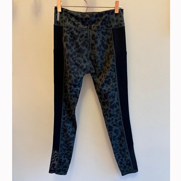 Zella Girl (Nordstrom brand) Luminous Pocket "Grey Urban Cheetah" Leggings - Picture 4 of 10